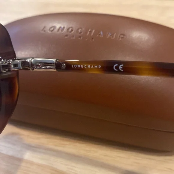Longchamp Tortoiseshell Sunglasses with Case EUC - www  display picture 3